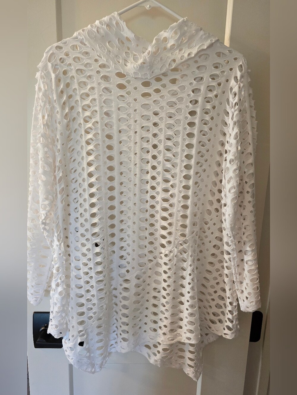 Lulu B. White Laser Cut Hollow-Out Tunic With Draped Cowl Neckline Size M - Picture 4 of 5